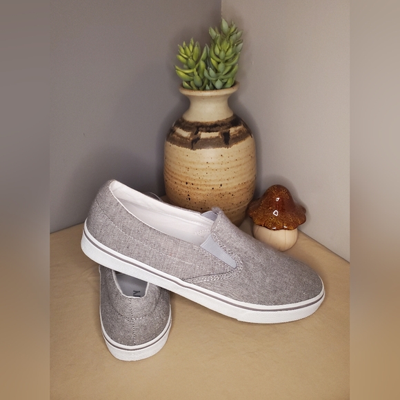 NEW Old Navy Canvas Slip On Shoes Size 10.5 - Picture 2 of 3